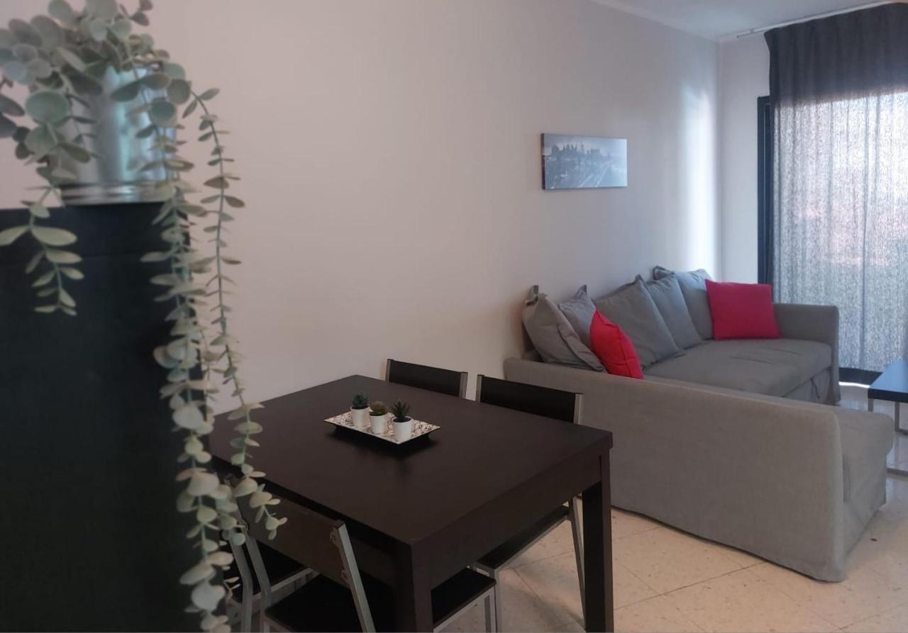 1st Floor 1st Class Pool View Apt. Апартаменти